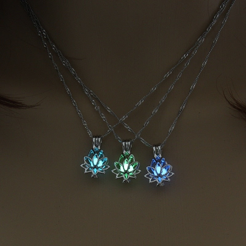 Collier Fleur De Lotus Lumineuse