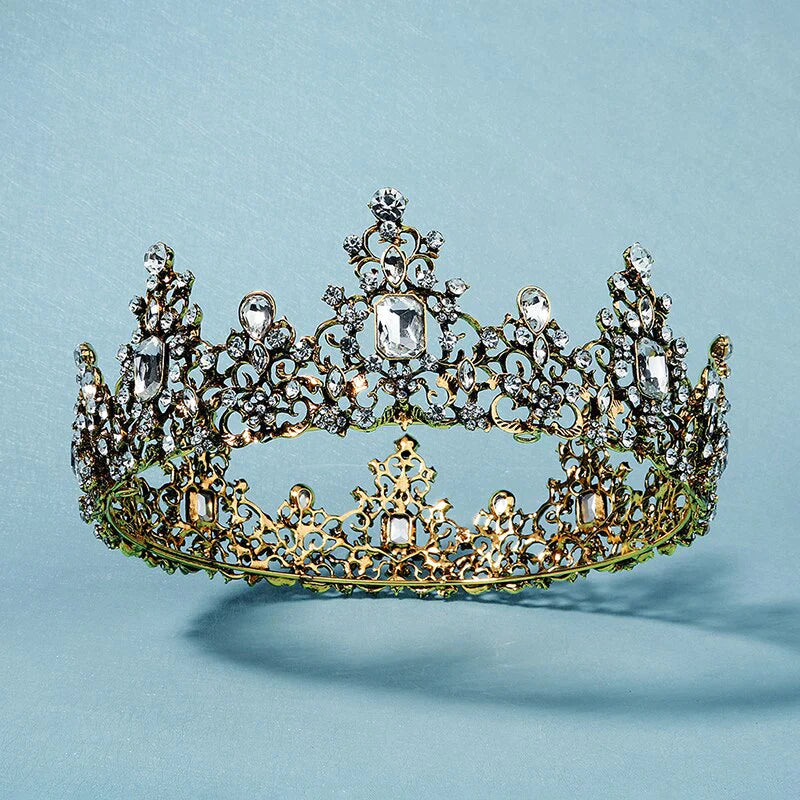 Couronne De Reine Baroque Ornée De Bijoux