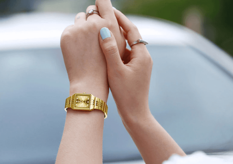Montre-Bracelet Carrée En Or De Luxe